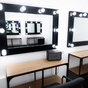 MAKE-UP Room